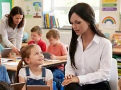 Il distretto scolastico di New York sospende il piano di assistente didattico con intelligenza artificiale dopo che i genitori vengono a conoscenza dei collegamenti dell’azienda con i robot sessuali
