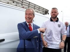 L’accordo sull’oro del britannico Farage mette alla prova il suo marchio populista mentre Restore Britain cresce