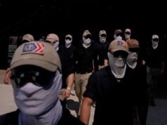 I nazionalisti bianchi marciano nell’area di Washington, DC, durante i festeggiamenti del 4 luglio
