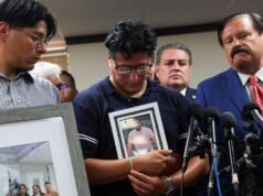 La famiglia chiede indagini dopo che un uomo americano è stato ucciso da un agente dell’ICE in Texas
