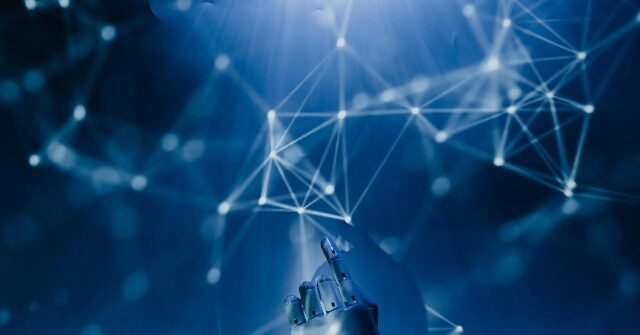 robot-hand-algorithm-pexels-640x335.jpg