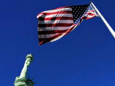 L’amministrazione Trump escluderà i migranti con welfare dalle carte verdi
