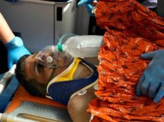 La guardia di sicurezza sopravvive otto giorni sotto un centro commerciale crollato dopo i terremoti in Venezuela
