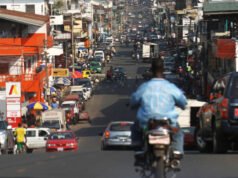I primi espulsi dagli Stati Uniti arrivano in Liberia tra crescenti proteste