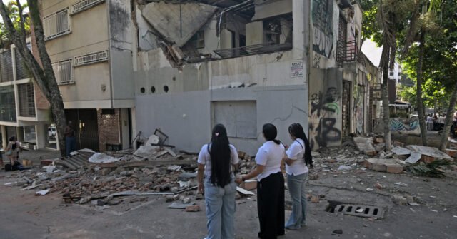 10int-colombia-quake-hjvt-facebookJumbo.jpg