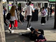 È il cuore pulsante del West End, sede di boutique di lusso e della Royal Opera House… ma ora i lavoratori costretti a portare con sé dei coltelli definiscono Covent Garden la “Zona degli zombie”, afflitta dal fenomeno dei senzatetto, dallo spaccio di droga e dalla criminalità