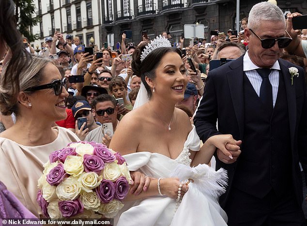 110514663-16038491-The_rumoured_marriage_ceremony_between_footballer_Cristiano_Rona-m-33_17862040889.jpeg