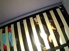 Lo stalker di Moment viene trovato nascosto sotto il letto dalla polizia armata dopo aver investito tre persone mentre correva a gran velocità