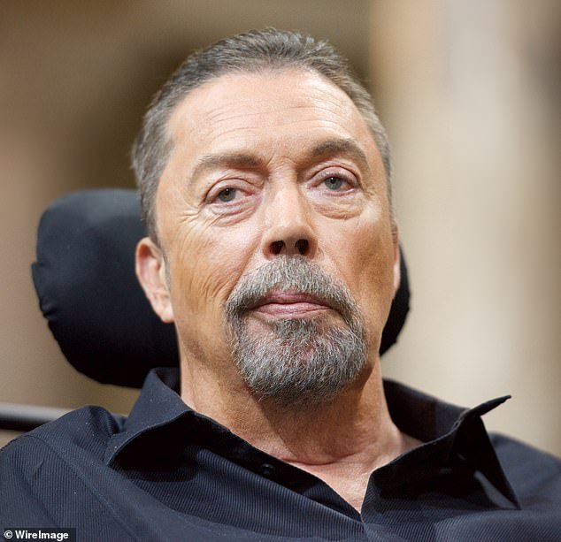 110871963-16082577-Legendary_actor_Tim_Curry_died_at_the_age_of_80_on_Tuesday_night-a-44_17877774903.jpeg