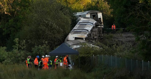 13int-uk-train-mfwl-facebookJumbo.jpg