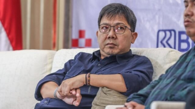 1786221979_67f8d69de7dfd-bung-towel-dalam-diskusi-pssi-pers-terkait-naturalisasi-di-kantor-kemenpora_1265_711.j.jpeg
