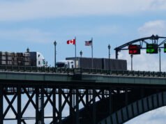 Tariffe sospese mentre Trump sostiene che l’accordo con il Canada sia vicino