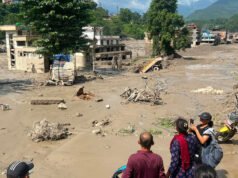 Aggiornamenti in tempo reale: centinaia di dispersi mentre inondazioni devastanti spazzano via interi villaggi in Nepal