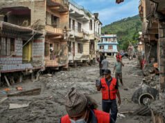 Proseguono le ricerche dei 2.400 dispersi nelle inondazioni in Nepal, in un contesto di “immensa” devastazione