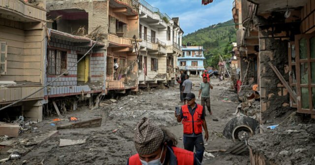 29NEPAL-RESCUE-EFFORT-01-cfjv-facebookJumbo.jpg