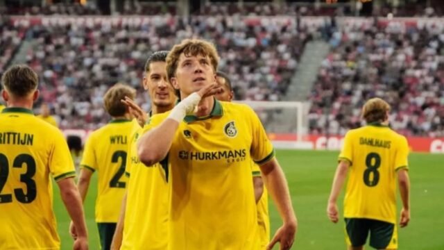 6a77d175c6424-ole-romeny-melakukan-selebrasi-setelah-mencetak-gol-pembuka-fortuna-sittard-lawan-psv.jpeg