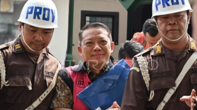 6a840f778c822-tersangka-kasus-dugaan-tindak-pidana-pencucian-uang-tppu-febrie-adriansyah-tengah_gemi.jpeg
