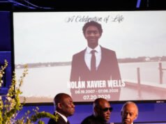 Al Sharpton: se i democratici conquisteranno la Camera, dovrebbero citare in giudizio gli agenti di polizia che hanno escluso un atto doloso nella morte dell’adolescente afroamericano Nolan Wells