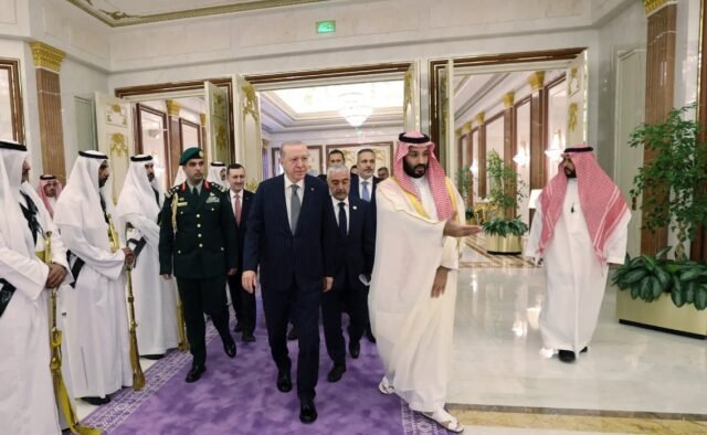 Arabia Saudita, Turchia e Pakistan firmano un patto di difesa congiunta
