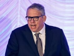 Dulis: Adam McKay, pessimista per il clima, respinge le domande sulla sua seconda casa in Irlanda avvertendo che ‘miliardi moriranno’ a causa del petrolio