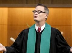 Adam Hamilton, pastore cristiano e candidato democratico al Senato, afferma che musulmani e indù adorano Gesù senza saperlo