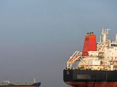 Gli Stati Uniti colpiscono i lanciatori pronti a minare lo Stretto di Hormuz, l’IRGC promette ritorsioni