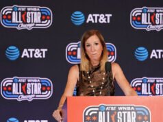 La WNBA ammette che il personale di sicurezza di Atlanta ha sbagliato a chiedere a madre e figlia di coprire la maglietta con la scritta “XX-XY Athletics”