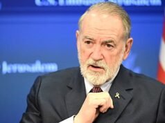 L’ambasciatore statunitense Huckabee critica aspramente un gruppo estremista di coloni israeliani per aver occupato abitazioni palestinesi in Cisgiordania