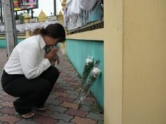 Barricate porte, nascondigliarsi sotto i tavoli: Gli studenti raccontano di aver fuggito da una sparatoria di massa nella loro scuola thailandese