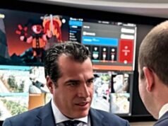 Esclusiva — Dietro le quinte del centro operativo greco per il controllo dei migranti: il ministro dell’Immigrazione rivela come la vittoria di Trump abbia innescato una stretta sulle frontiere a livello mondiale