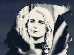 Insinuazioni e voci: chi è Natalie Harp, la “stampante umana” che segue Trump ovunque?