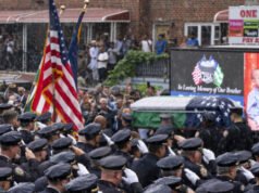 Trump sostiene la pena di morte per gli assassini di poliziotti mentre le vittime tra le forze dell’ordine toccano il minimo degli ultimi 80 anni