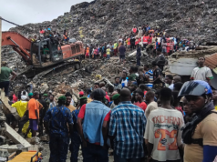 Un’enorme montagna di rifiuti crolla sulle abitazioni, uccidendo almeno 30 persone mentre i soccorritori cercano sopravvissuti