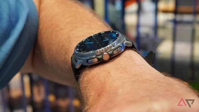 samsung-galaxy-watch-8-classic-wrist-side.JPG