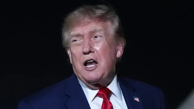 La faida mediatica di Trump prende un’altra svolta con la CNN interrotta dal viaggio dell’Air Force One La faida mediatica di Trump prende un’altra svolta con la CNN interrotta dal viaggio dell’Air Force One