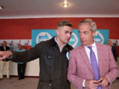 Nigel Farage interverrà alla conferenza di Reform UK mentre si intensificano le indagini sulle finanze del partito