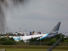 Cinque morti e numerosi feriti dopo che un aereo cargo di Amazon è uscito di pista all’aeroporto di Miami, si è schiantato contro alcuni veicoli e ha preso fuoco