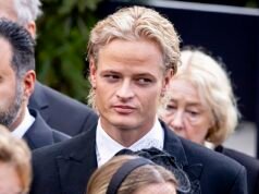 Il figliastro, autore di uno stupro, del nuovo re di Norvegia viene snobbato dalla nonna acquisita, la regina Sonja, al funerale del marito… e si becca un’occhiataccia dal vescovo