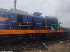Il treno su cui viaggiavano Boris Johnson e altre personalità di spicco “è stato evacuato in Ucraina dopo che un attacco con droni russi ha colpito un treno passeggeri che viaggiava dietro di esso”