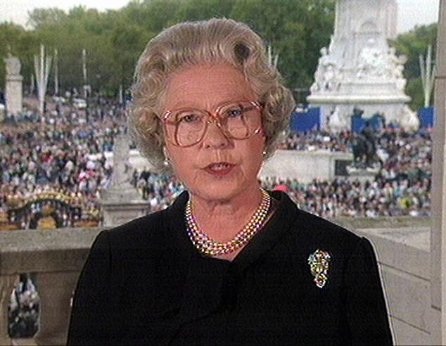 111318155-16140413-The_late_Queen_Elizabeth_paid_tribute_to_Diana_on_September_5_19-a-12_17896876011.jpeg