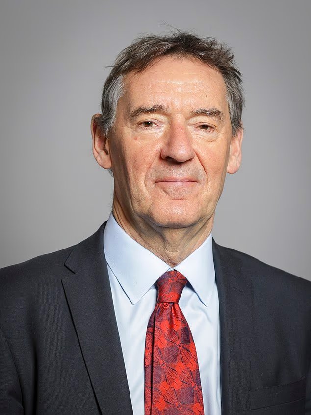 L’alleato di Burnham condanna il suo slogan “crescita in ogni codice postale” avvertendo che l’idea “strana” sprecherà i soldi dei contribuenti L’alleato di Burnham condanna il suo slogan “crescita in ogni codice postale” avvertendo che l’idea “strana” sprecherà i soldi dei contribuenti