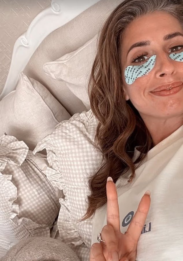 Stacey Solomon dà il via ai lavori di ristrutturazione della sua villa da 2 milioni di sterline nell’Essex mentre chiede aiuto al suo ex e al figlio Zach, 18 anni, per piastrellare un bagno Stacey Solomon dà il via ai lavori di ristrutturazione della sua villa da 2 milioni di sterline nell’Essex mentre chiede aiuto al suo ex e al figlio Zach, 18 anni, per piastrellare un bagno
