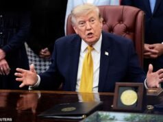 Trump trolla l’Iran con la foto di “TRUMP STRAIT” pochi minuti dopo aver rifiutato l’accordo di cessate il fuoco di 7 giorni