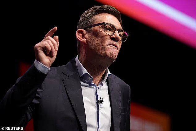 Burnham segnala che guarderà al rientro del Regno Unito nell’UE mentre si fa beffe della speranza dei sostenitori della Brexit di “riprendere il controllo” della Gran Bretagna Burnham segnala che guarderà al rientro del Regno Unito nell’UE mentre si fa beffe della speranza dei sostenitori della Brexit di “riprendere il controllo” della Gran Bretagna