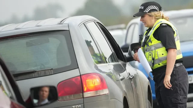 Il “complotto terroristico” della base aerea britannica è stato sventato quando uno dei sospettati ha telefonato alla polizia: denuncia Il “complotto terroristico” della base aerea britannica è stato sventato quando uno dei sospettati ha telefonato alla polizia: denuncia