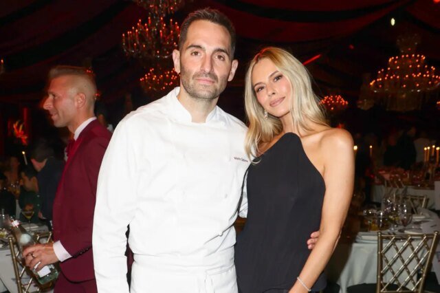 All’interno della celebrazione del matrimonio chic del famoso chef Mario Carbone e Cait Bailey All’interno della celebrazione del matrimonio chic del famoso chef Mario Carbone e Cait Bailey