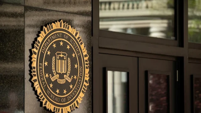 Violazione dell’FBI: una banda informatica afferma di possedere dati sensibili di agenti e operazioni