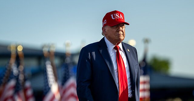 Guarda dal vivo: Donald Trump saluta il presidente cinese Xi Jinping Guarda dal vivo: Donald Trump saluta il presidente cinese Xi Jinping