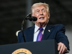 Guarda dal vivo: Donald Trump annuncia che la più grande acciaieria della storia degli Stati Uniti sarà costruita in Iowa