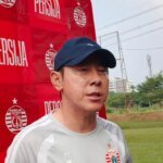 Video virale del direttore tecnologico di Java United, Achmad Resal, che presumibilmente dice “Sei un immigrato” a Shin Tae Yong